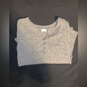 Women’s cropped gray tee size small